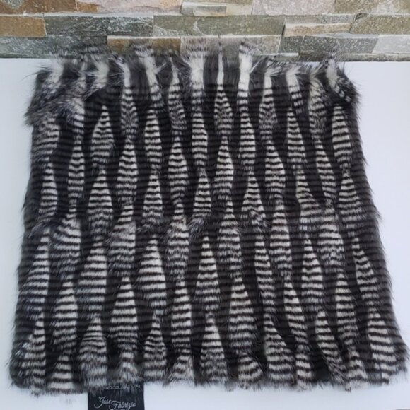 Millano Jacquard Decorative Cushion - Picture 3 of 6